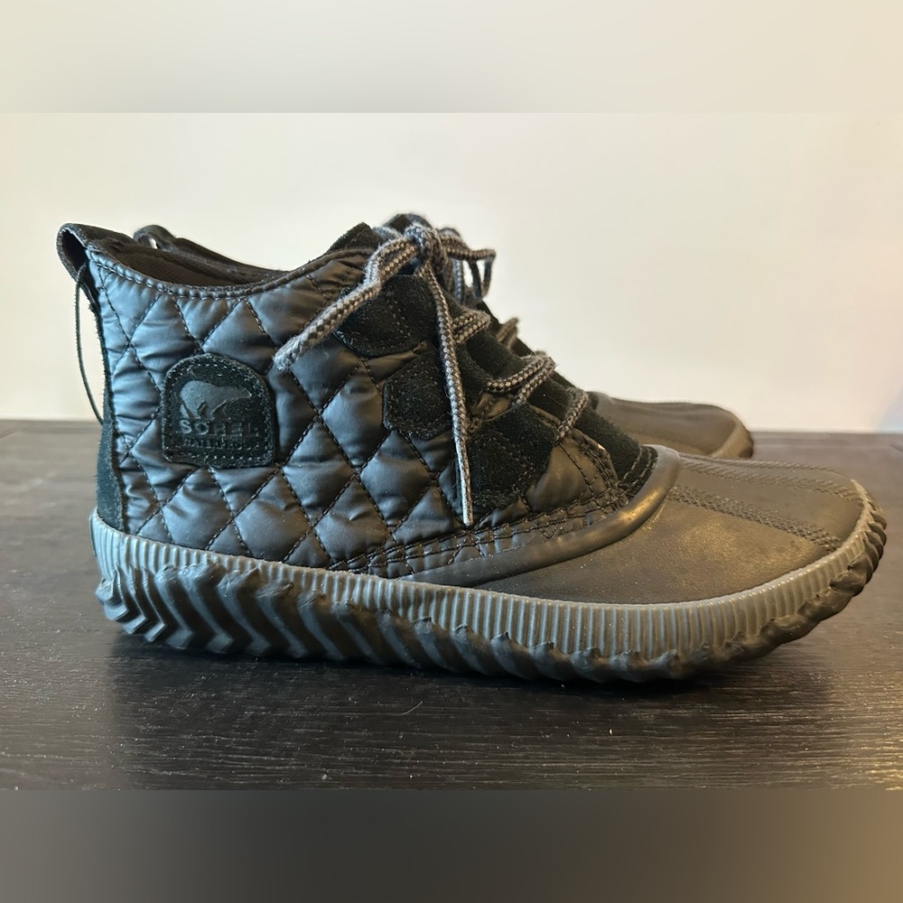 Sorel Out N About Plus Quilted Duck Bootie Black Womens Size 9.5